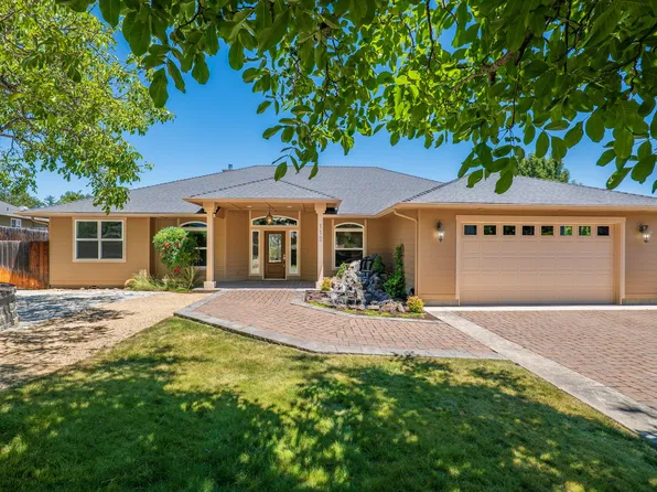 112 Orchard Ln, Shady Cove, OR 97539