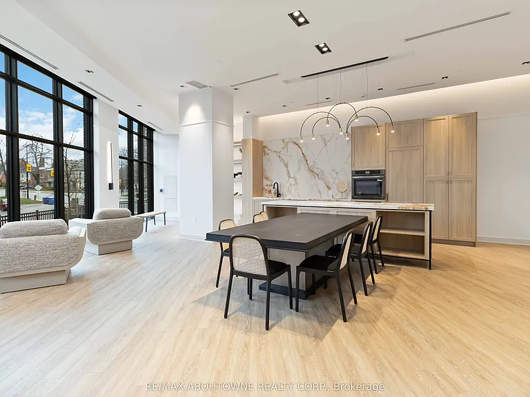2088 James St #1109 — Photo 22