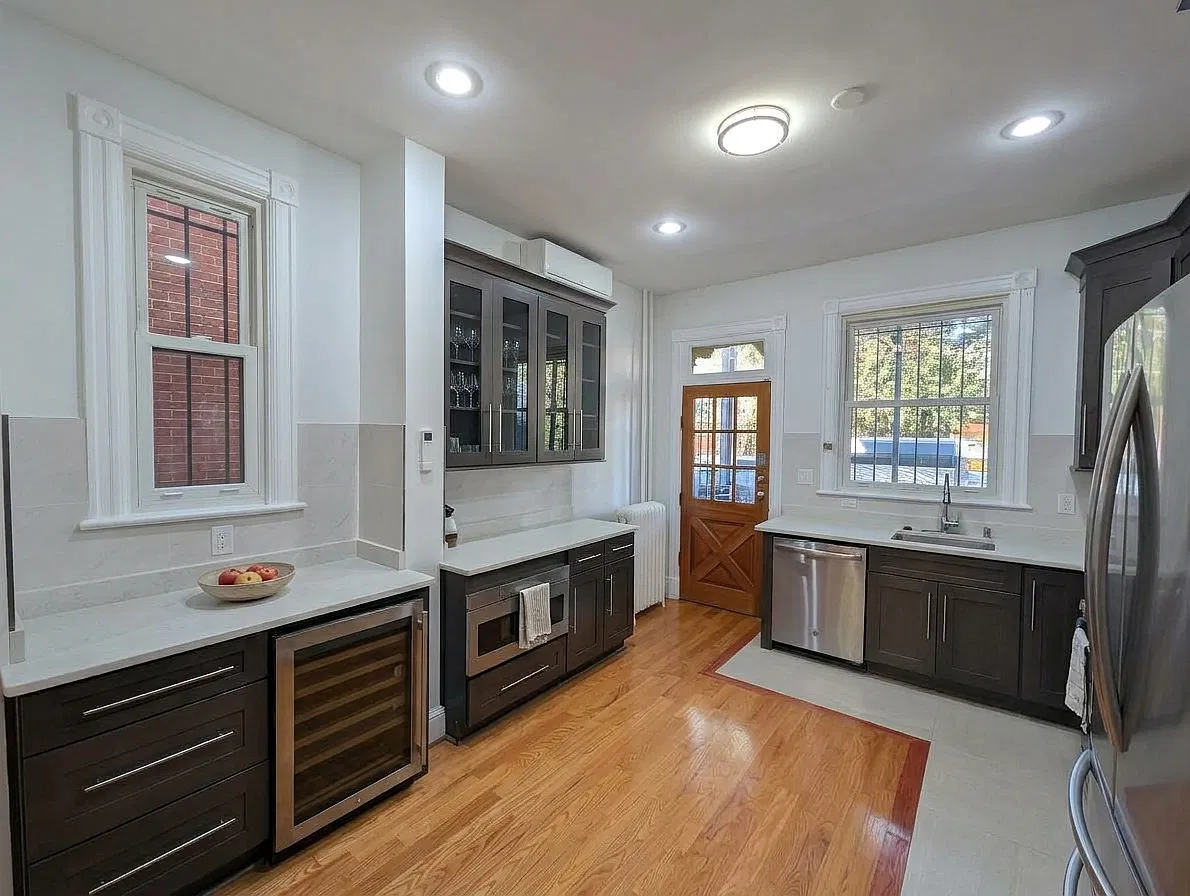3 bed, 2.5 bath, 1600 sqft, $5,200 — Photo 2