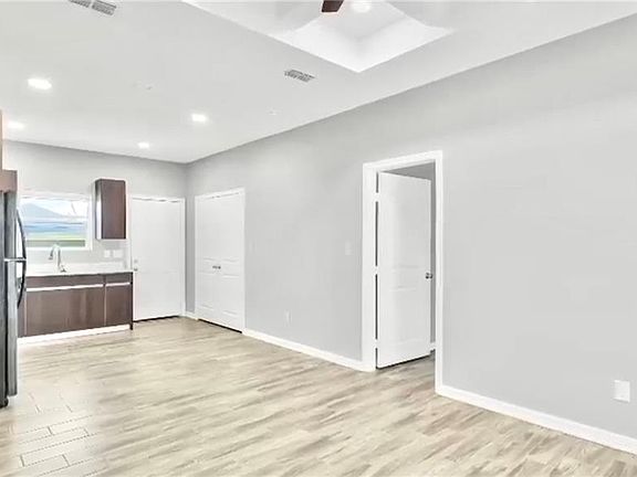 4th image of 808 N Kentucky St