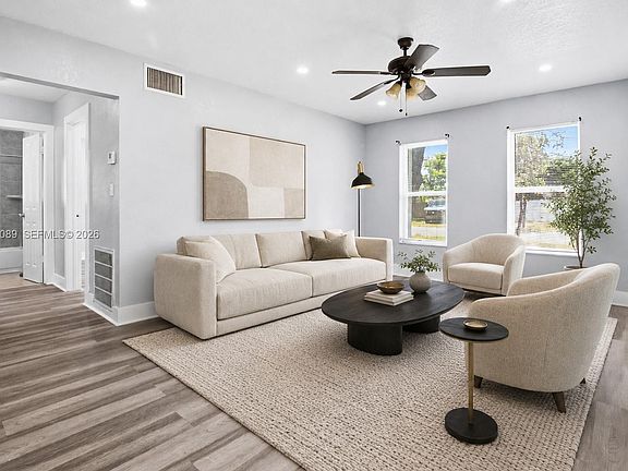 5th image of 610 SW 2nd Ave #1