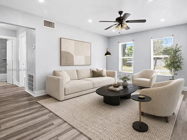 610 SW 2nd Ave #1 — Photo 5