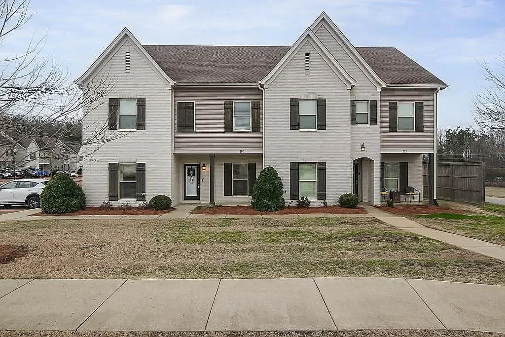 4 bed, 1888 sqft, $3,200 — Photo 1