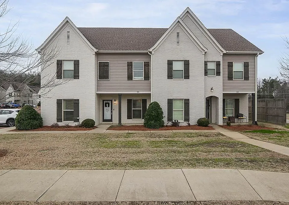 100 Robbins Cir