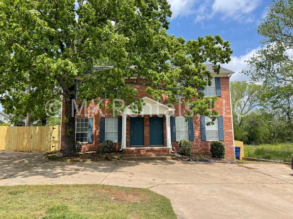 2490 Tyler St #2, Conway, AR 72034