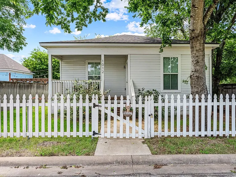 1012 Burnett Ave — Photo 2