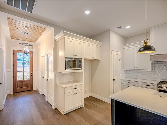 4th image of 1409 Stonehurst Dr