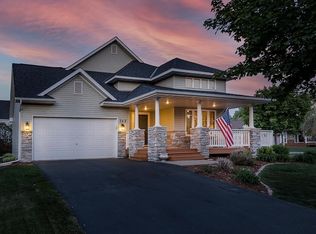 752 7th St, Chaska, MN 55318