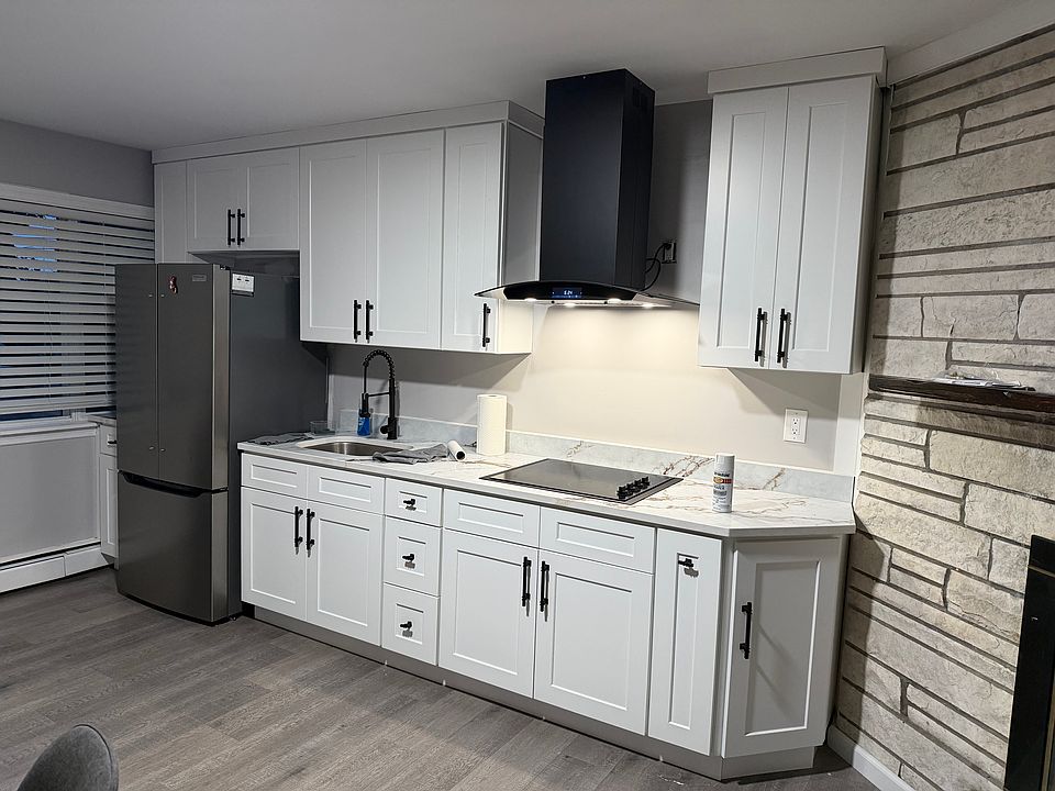 1st image of 8 Paul Dr