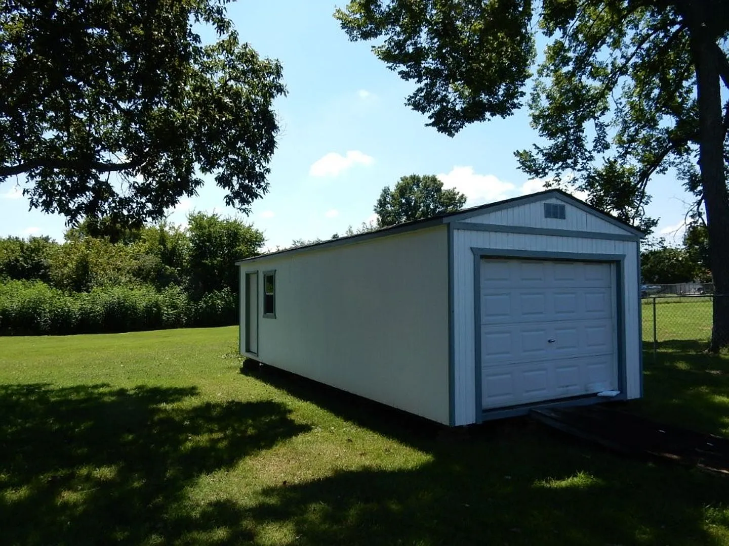 Three bedroom with bonus or could be four bedroom in Laverne a large lot on great Street — Photo 4
