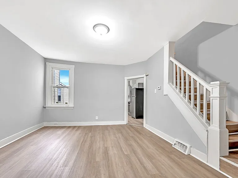 21 Adella Ave — Photo 7