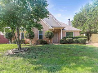 6277 Farm Hill Dr, Memphis, TN 38141