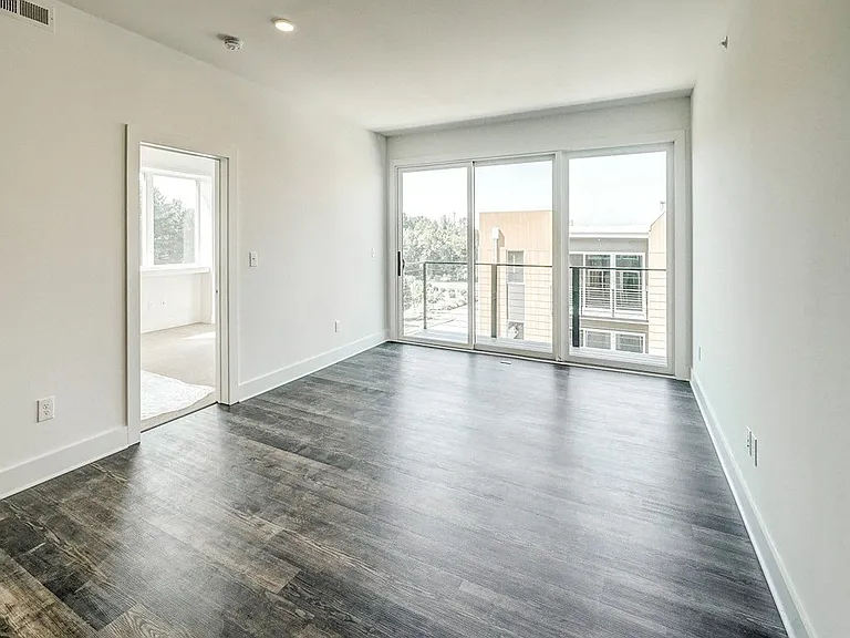 Riverside Village Apartments — Photo 63
