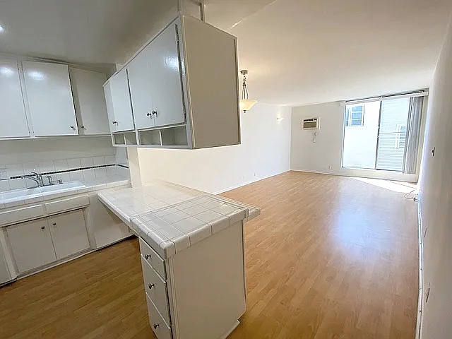 435 S Mariposa Ave — Photo 20