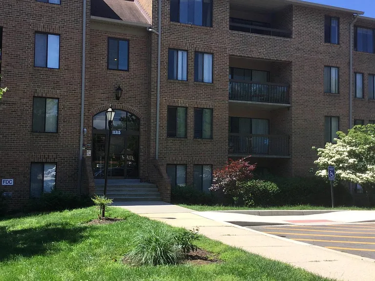 11319 Commonwealth Dr #104 — Photo 17
