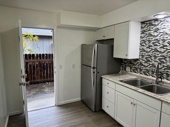 4th image of 628 Berrydale Ave APT 12