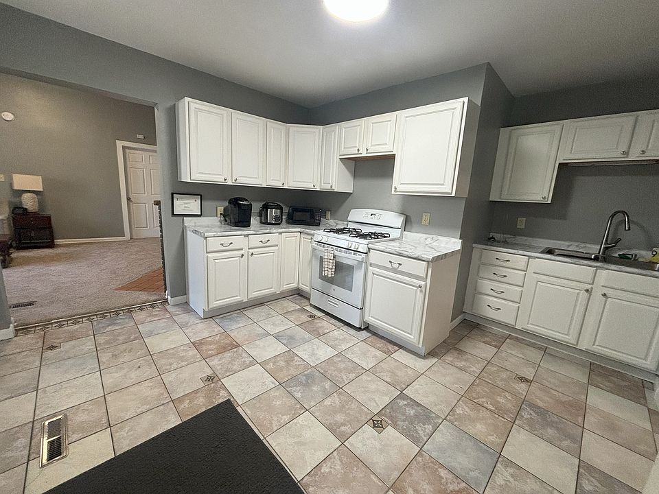 1st image of 165 Sherburne Ave APT 1