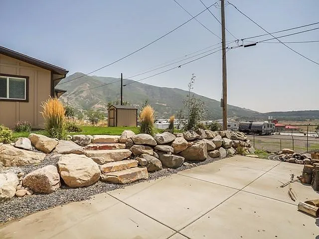 2561 E 6550 S — Photo 23