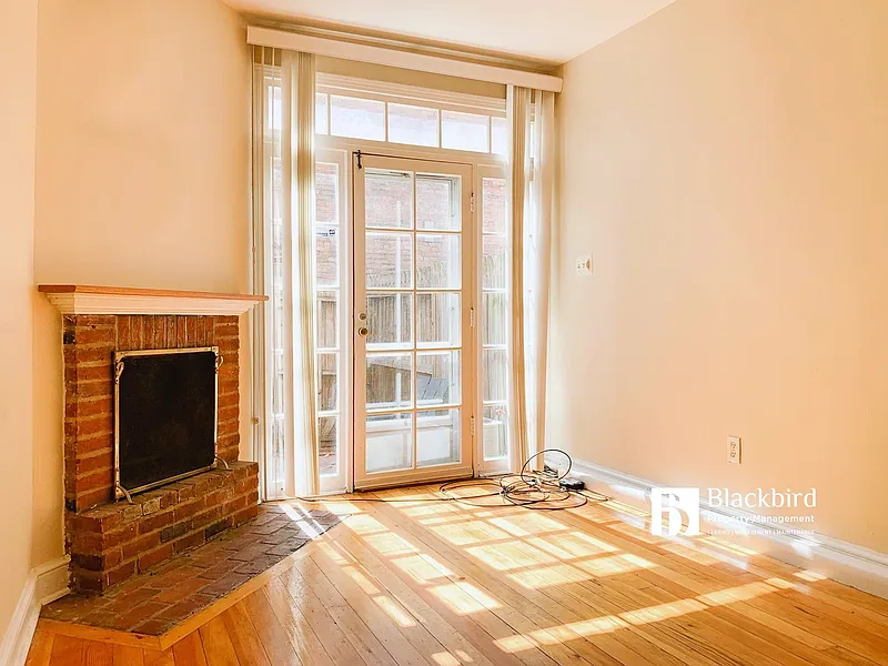 2 bed, 1.0 bath, 700 sqft, $2,950 — Photo 4