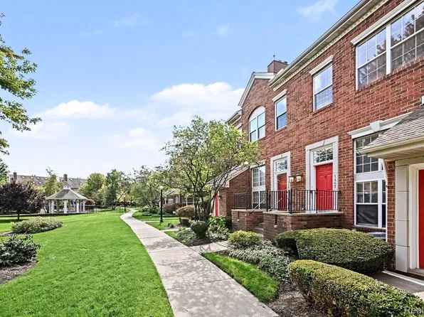 1467 Chesapeake Dr, Royal Oak, MI 48067