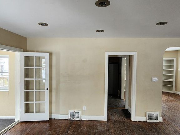 3rd image of 3599 Grosvenor Rd