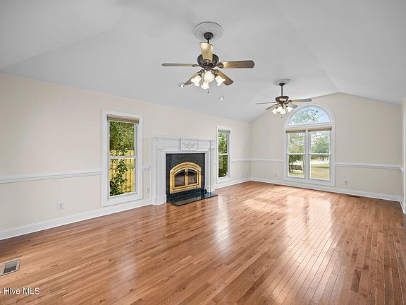 4th image of 103 Seagull Way