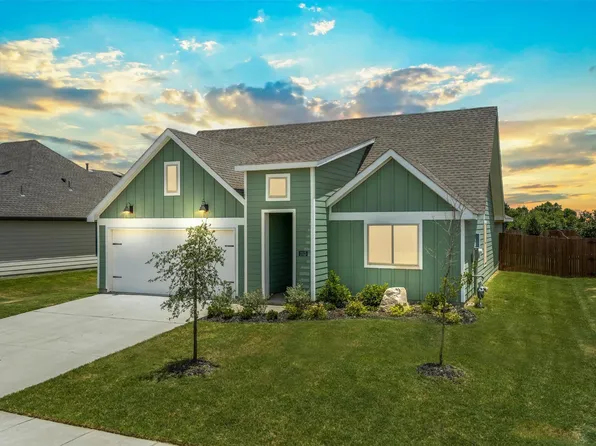 2315 Hydrangea Dr, Pilot Point, TX 76258