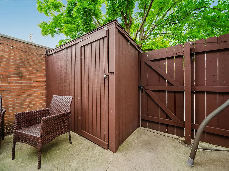 1906 Willoway Cir S — Photo 23