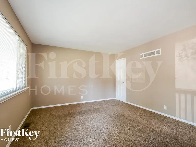 385 Humes Ln — Photo 6