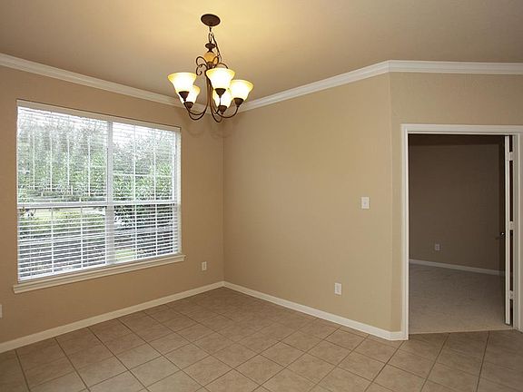 5th image of 22 Pine Needle Pl