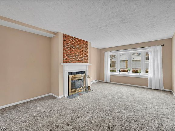 4th image of 11 Meadowlawn Dr Unit 5