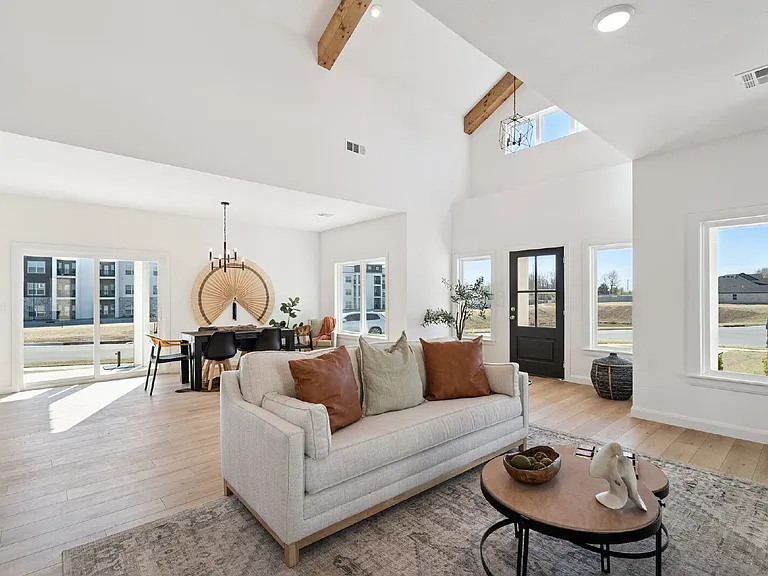 2410 W Charleston St — Photo 19
