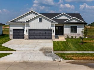 155 NW Valleyview Dr, Waukee, IA 50263