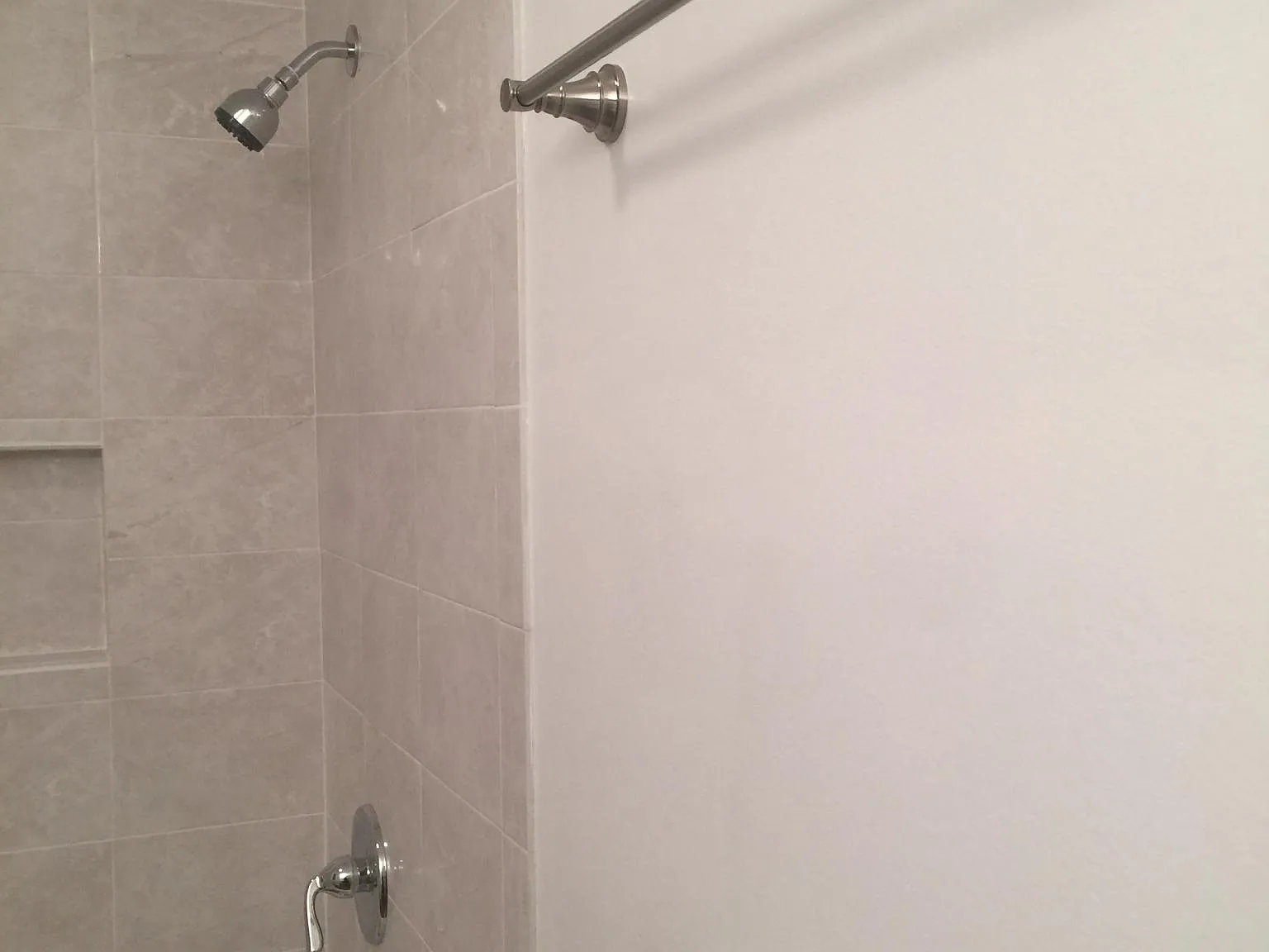 3 bed, 1214 sqft, $2,050 — Photo 2