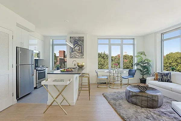 Rented by Red Apple Group | media 21