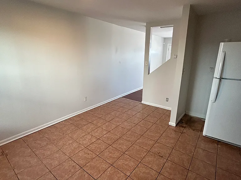 813 Fisher Ave — Photo 4