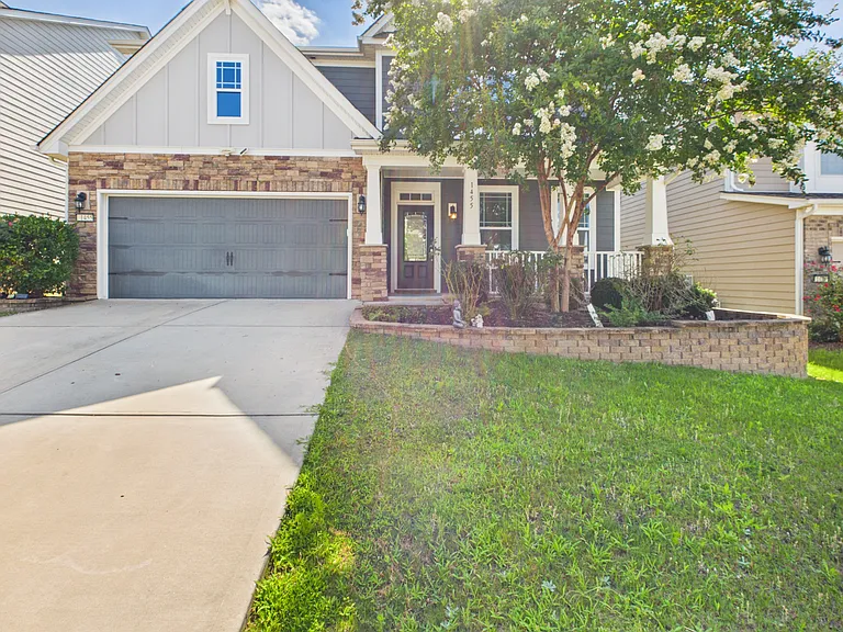 1455 Briarfield Dr NW — Photo 1
