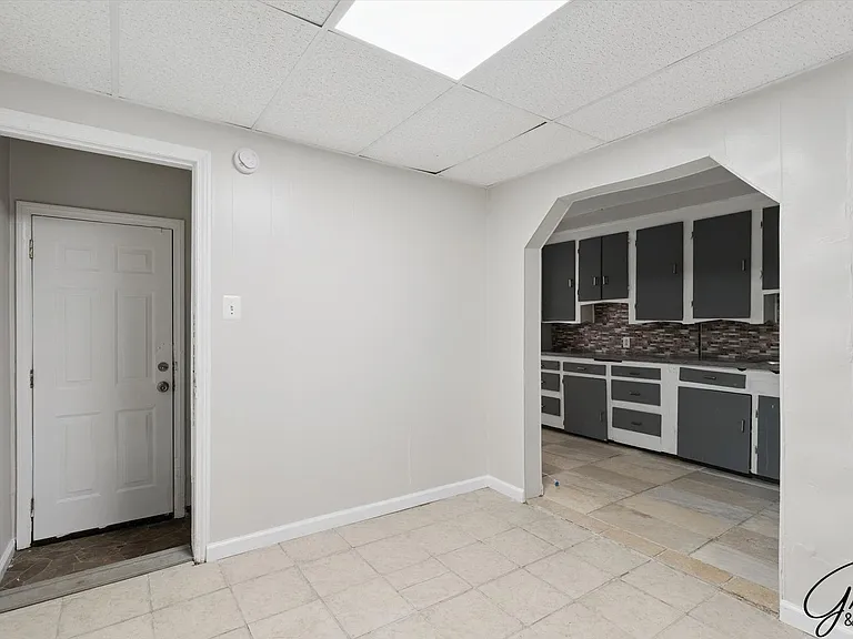 4082 Hereford St — Photo 26