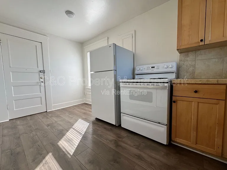 1200 W Market Cir #1 — Photo 1