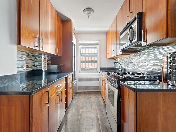 4th image of 440 E 62nd St APT 16F