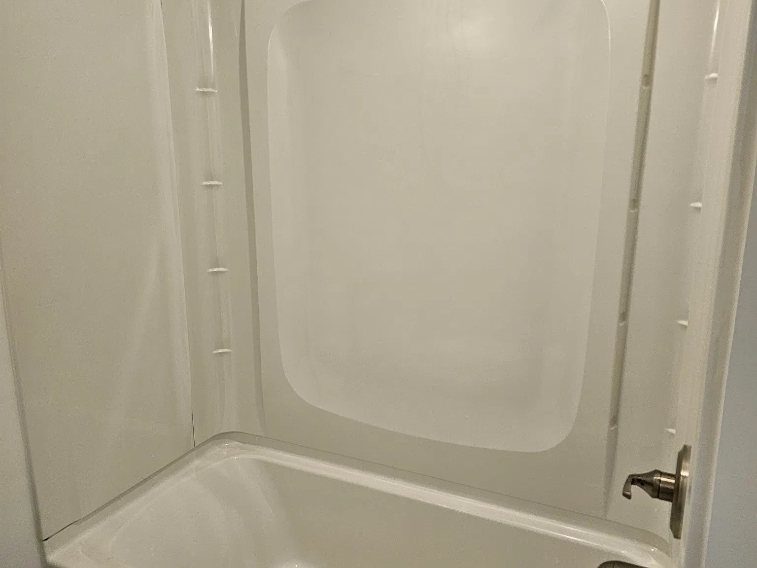 3 bed, 2.5 bath, 1804 sqft, $2,400 — Photo 3