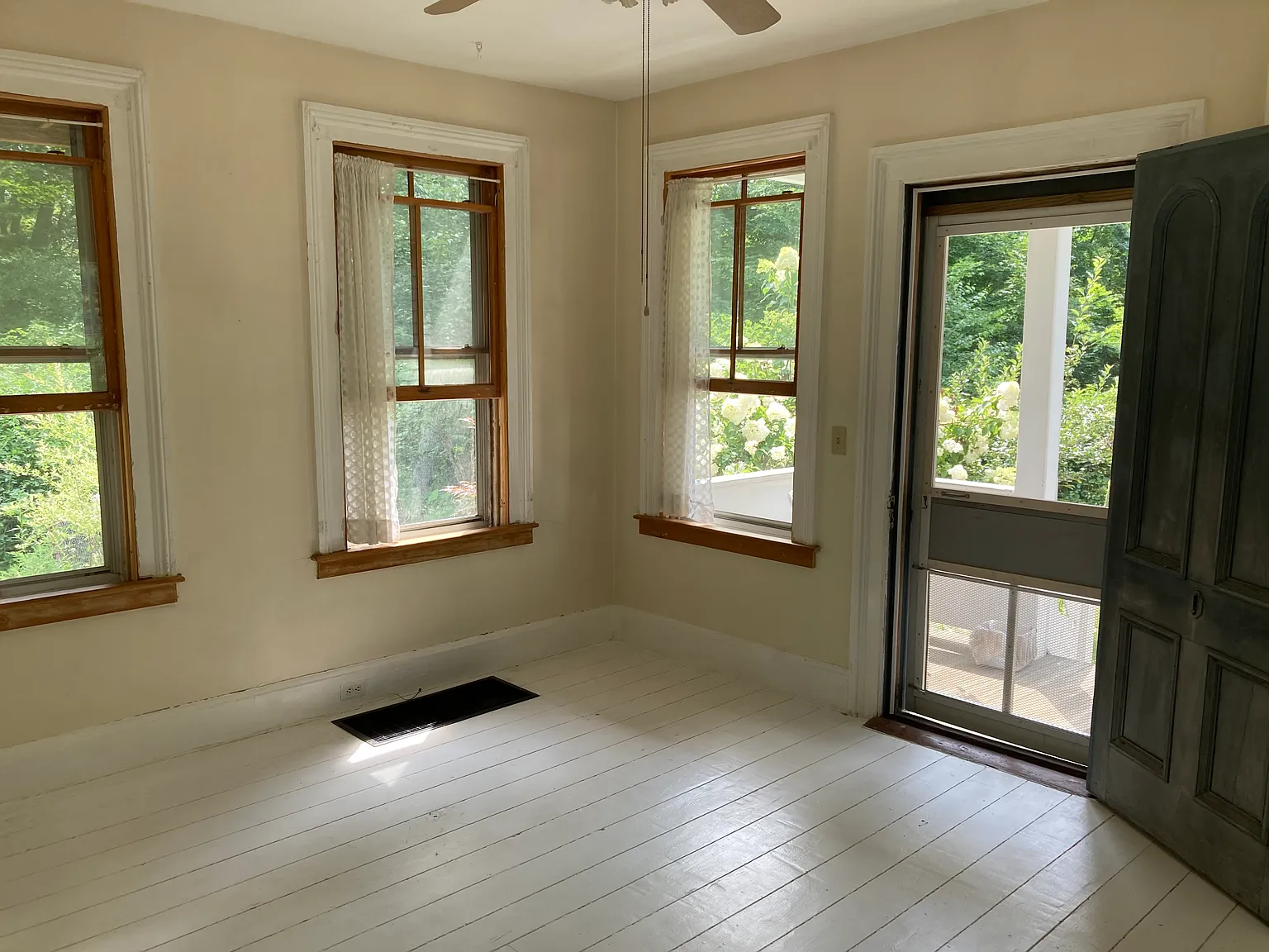 2 bed, 1100 sqft, $2,000 — Photo 2