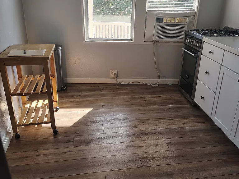 1005 Ferry St #D — Photo 17