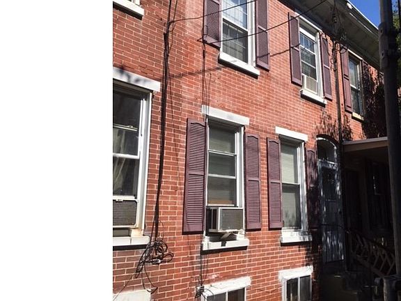 2nd image of 1025 N Pine St