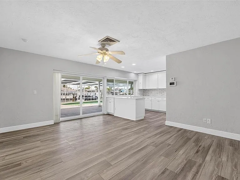 6305 Cottonwood Ln — Photo 13