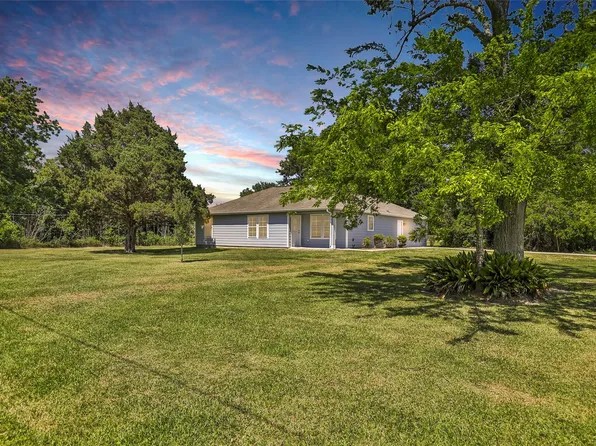 609 Washington St, Anahuac, TX 77514