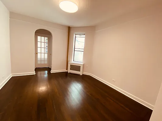 Rented by Metropolis Real Estate of Manhattan | media 4