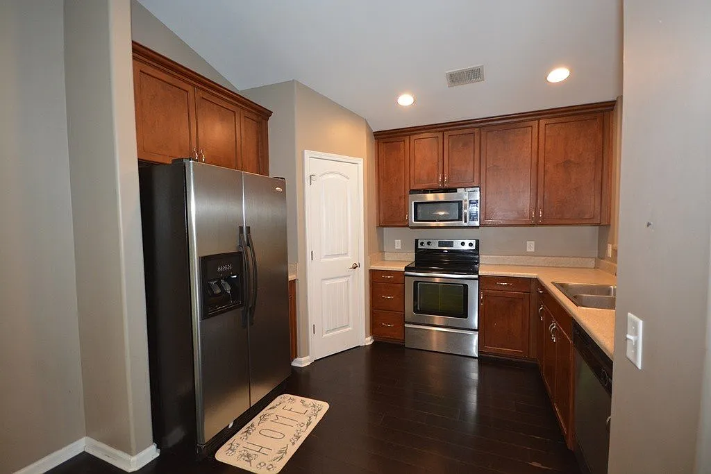 3 bed, 2.0 bath, $2,000 — Photo 4