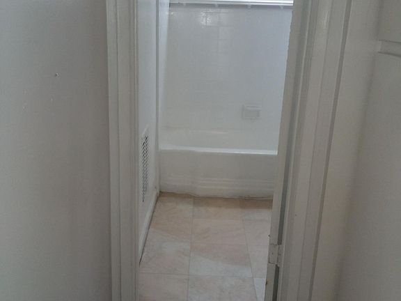 4th image of 919 S Prairie Ave APT 35