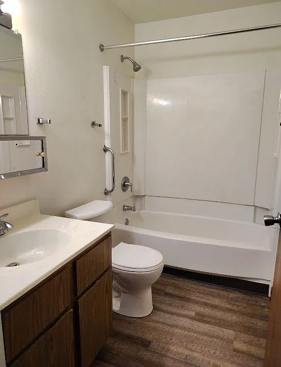 2 bed, $1,095 — Photo 3